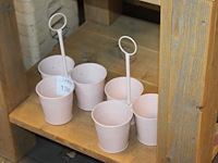 Twee decoratieve plantenemmers hoogte ca. 35 cm. - afbeelding 1 van  2