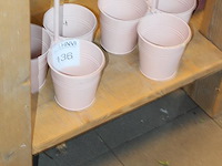 Twee decoratieve plantenemmers hoogte ca. 35 cm. - afbeelding 2 van  2