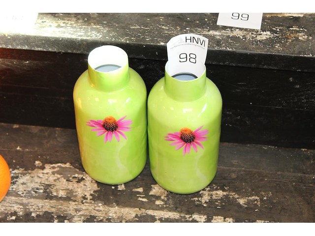 Twee decoratieve potten hoogte 26 cm. - afbeelding 1 van  2