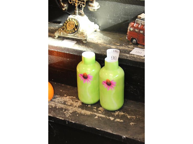 Twee decoratieve potten hoogte 26 cm. - afbeelding 2 van  2