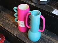 Twee decoratieve vazen hoogte ca. 28 cm. - afbeelding 1 van  2