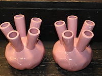 Twee design bloemenvazen hoogte 23 cm. - afbeelding 1 van  2