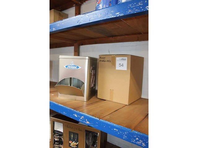 Twee dispensers hoppe. - afbeelding 2 van  2