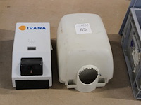 Twee dispensers o.a. ivana. - afbeelding 1 van  2