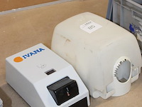 Twee dispensers o.a. ivana. - afbeelding 2 van  2