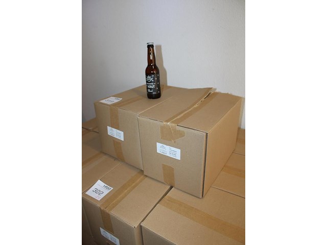 Twee dozen blond 't krut tht 10-2026. totaal 48 flesjes. - afbeelding 3 van  3