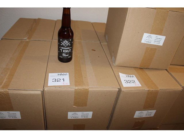 Twee dozen blond 't krut tht 10-2026. totaal 48 flesjes. - afbeelding 1 van  3