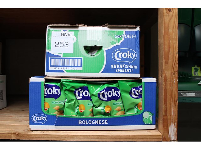 Twee dozen croky bolognese chips. tht 5-26. - afbeelding 1 van  2