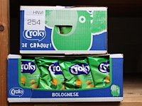 Twee dozen croky bolognese chips. tht 5-26. - afbeelding 1 van  2
