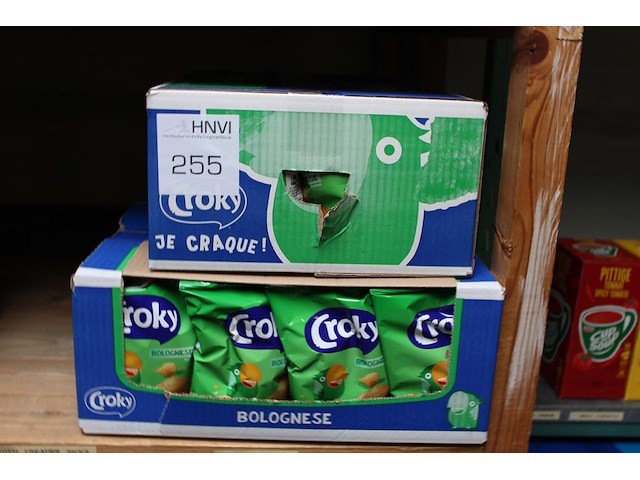 Twee dozen croky bolognese chips. tht 5-26. - afbeelding 1 van  2