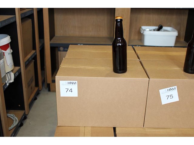 Twee dozen dubbel bier a 24 flessen. tht 1-11-26. - afbeelding 1 van  2