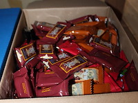 Twee dozen koekjes bonte mix. tht 8-2026. - afbeelding 2 van  2