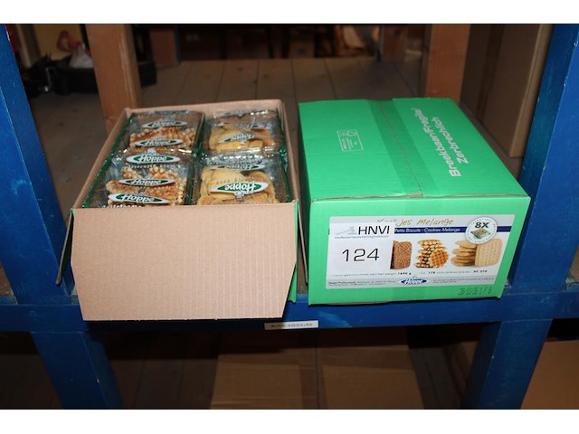 Twee dozen koekjesmelange hoppe. ca. 178 stuks per doos. tht 28-10-2026. - afbeelding 1 van  2