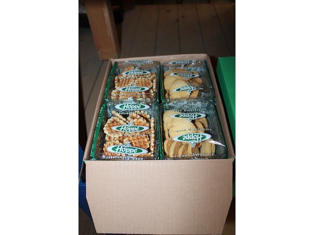 Twee dozen koekjesmelange hoppe. ca. 178 stuks per doos. tht 28-10-2026. - afbeelding 2 van  2