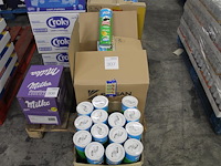 Twee dozen met pringles sour cream & onion. ruim 50 bussen. tht 7-25. - afbeelding 1 van  3