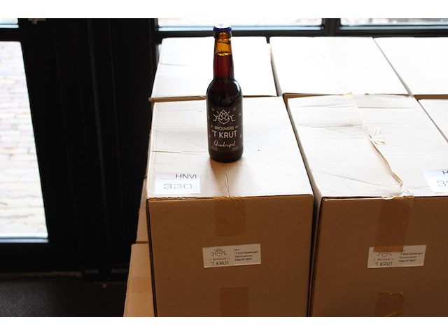 Twee dozen quadrupel 't krut tht 07-2027. totaal 48 flesjes. - afbeelding 1 van  3