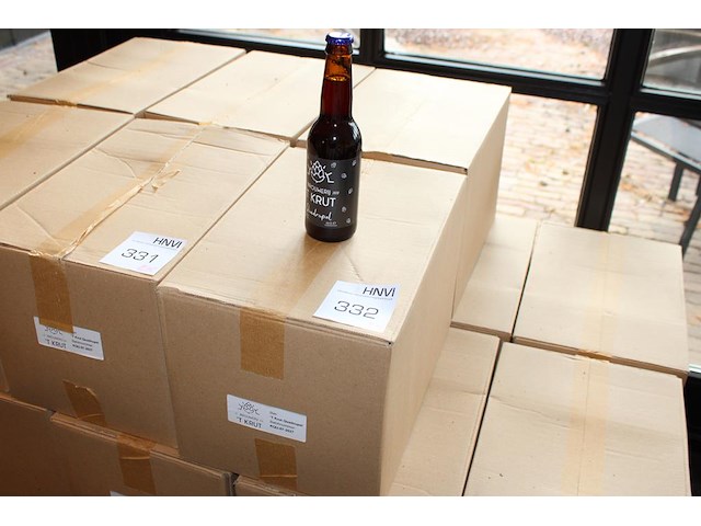 Twee dozen quadrupel 't krut tht 07-2027. totaal 48 flesjes. - afbeelding 1 van  3