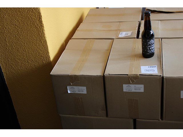 Twee dozen quadrupel whisky infused. totaal 48 flesjes. - afbeelding 1 van  3