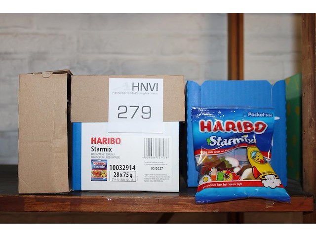 Twee dozen snoepgoed haribo starmix. doos met 28 zakjes. tht 3-2027. - afbeelding 1 van  3