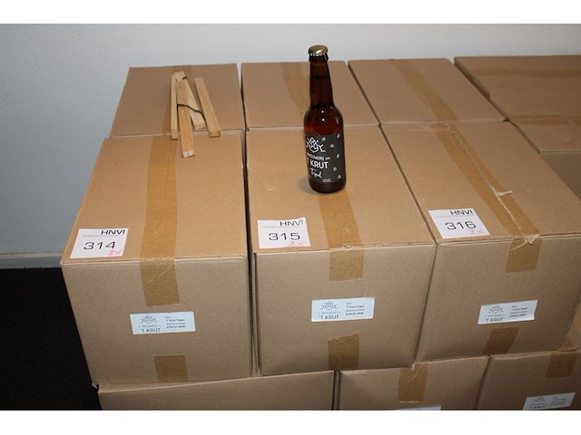 Twee dozen triple 't krut tht 07-2026. totaal 48 flesjes. - afbeelding 1 van  3