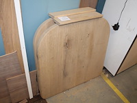 Twee eikenhouten tafelpoten. afmeting 70 x 4 x 70 cm. - afbeelding 1 van  2