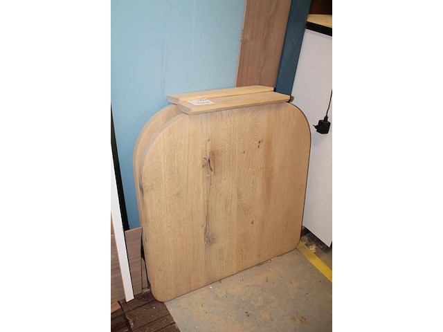 Twee eikenhouten tafelpoten. afmeting 70 x 4 x 70 cm. - afbeelding 2 van  2