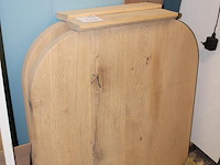 Twee eikenhouten tafelpoten. afmeting 70 x 4 x 70 cm. - afbeelding 2 van  2