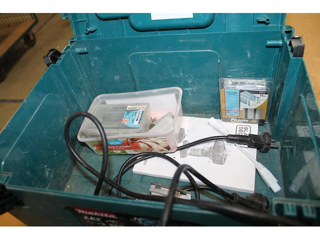 Twee elektrische nietmachines in mbox. - afbeelding 2 van  3
