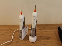 Twee elektrische tandenborstels braun oral b 3762 met 1 lader.