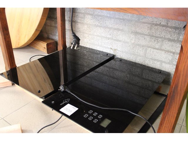 Twee elektrische verwarmers prolite. afmeting 86 x 47 cm. - afbeelding 1 van  2