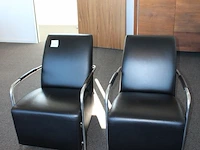 Twee fauteuils gelderland 6420, ontworpen door jan des bouvrie - afbeelding 2 van  2