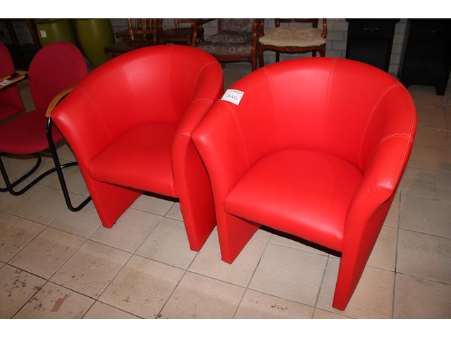 Twee fauteuils met kunstlederen bekleding. - afbeelding 1 van  2