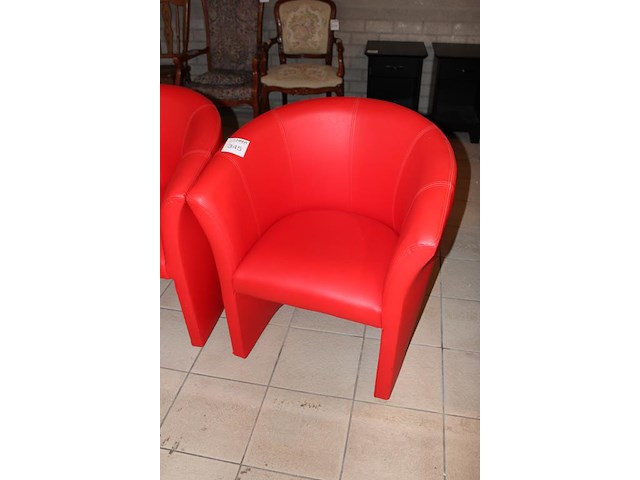 Twee fauteuils met kunstlederen bekleding. - afbeelding 2 van  2