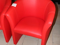 Twee fauteuils met kunstlederen bekleding. - afbeelding 2 van  2