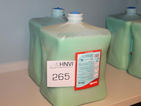 Twee flacons handzeep zwarfega. 2x 4l. - afbeelding 1 van  2