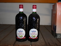 Twee flessen bessenjenever. - afbeelding 1 van  2