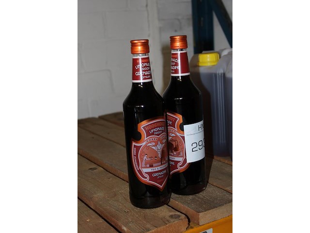 Twee flessen grenadine siroop hooghoudt. - afbeelding 2 van  2
