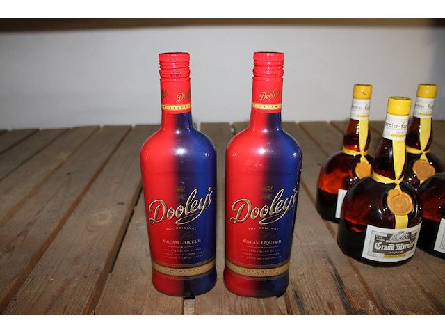 Twee flessen koffielikeur. - afbeelding 1 van  2