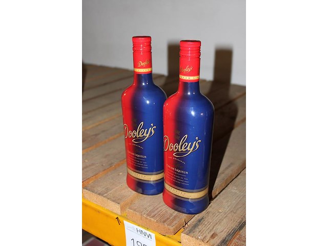 Twee flessen koffielikeur. - afbeelding 2 van  2