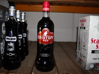 Twee flessen rode wodka. - afbeelding 1 van  2