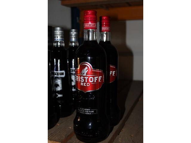 Twee flessen rode wodka. - afbeelding 2 van  2