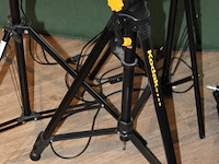 Twee fotolampen en camerastatief. - afbeelding 3 van  3
