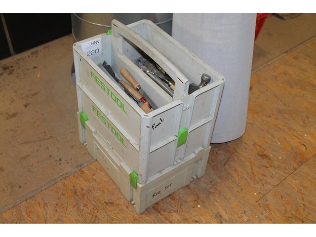 Twee gereedschapskisten en systainer festool gevuld met diverse handgereedschappen. - afbeelding 1 van  4