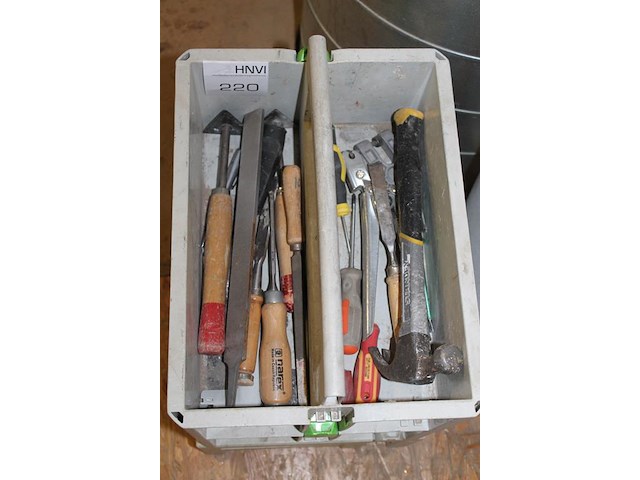 Twee gereedschapskisten en systainer festool gevuld met diverse handgereedschappen. - afbeelding 3 van  4