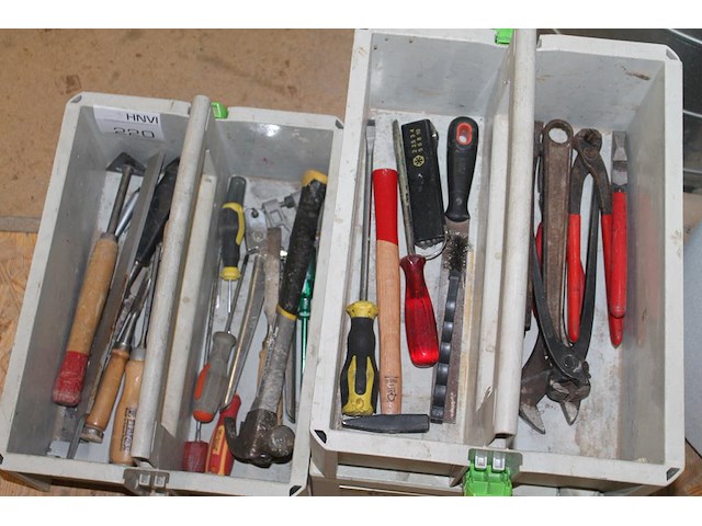 Twee gereedschapskisten en systainer festool gevuld met diverse handgereedschappen. - afbeelding 4 van  4