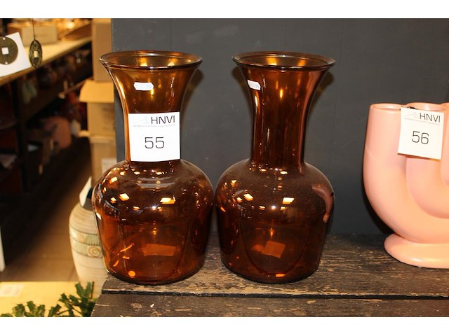 Twee glazen bloemenvazen hoogte 33 cm. - afbeelding 1 van  2