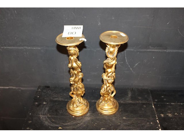 Twee goud kleurige kandelaars hoogte 35 cm. - afbeelding 1 van  2