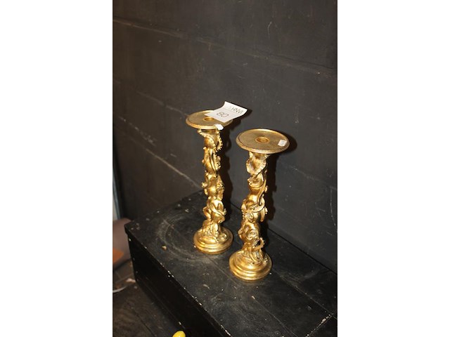 Twee goud kleurige kandelaars hoogte 35 cm. - afbeelding 2 van  2