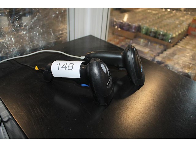 Twee handscanners. - afbeelding 1 van  2