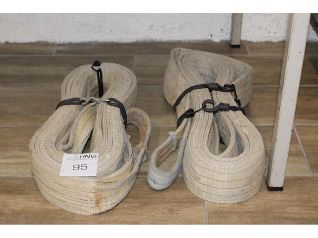 Twee hijsbanden met breedte 9 cm. - afbeelding 1 van  2